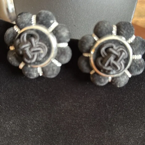 Elegant Black Floral fabric Earrings - Picture 2 of 5